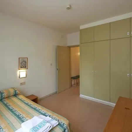 Abat Cisneros Otel 3*
