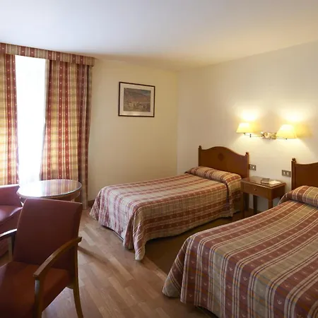 Abat Cisneros 3* Montserrat