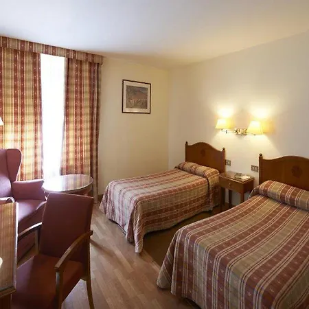 Abat Cisneros 3* Montserrat
