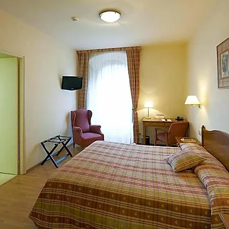 Abat Cisneros 3* Monserrat