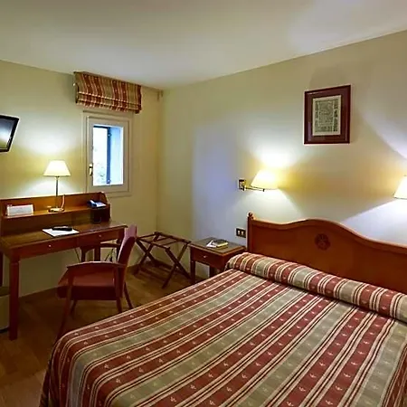 Abat Cisneros Hotel Monserrat
