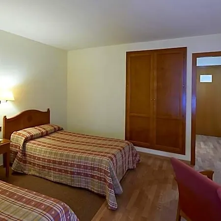 Abat Cisneros 3* Monserrat