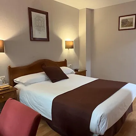 Abat Cisneros Hotel Montserrat