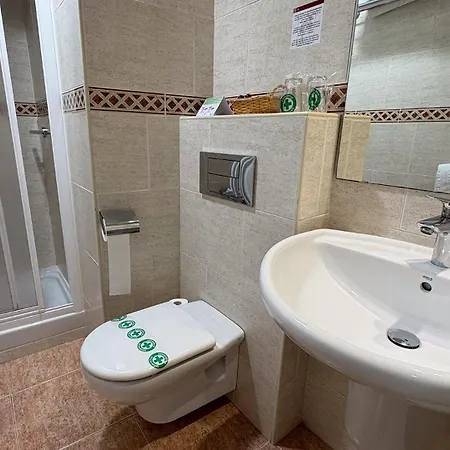 Abat Cisneros 3* Montserrat