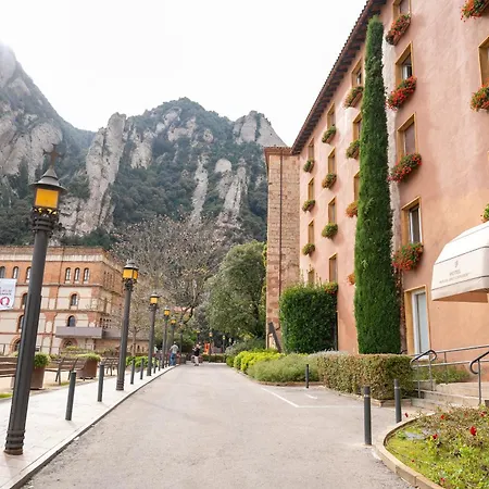 Abat Cisneros 3* Montserrat