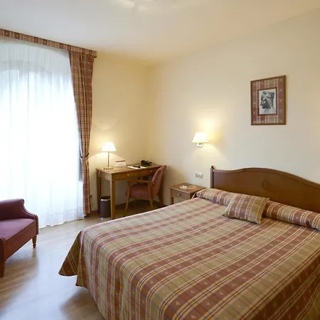 Hotel Abat Cisneros 3*