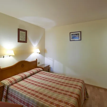 Abat Cisneros 3* Monserrat