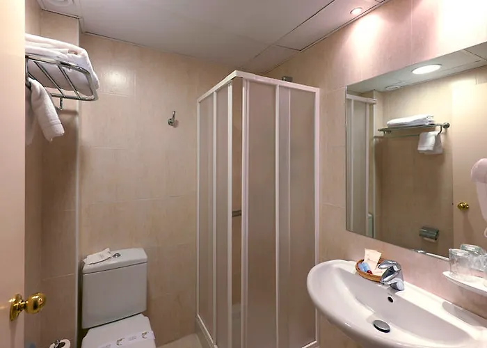 فندق Abat Cisneros 3*